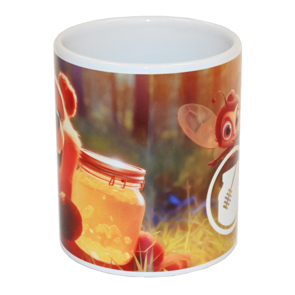 Tasse mit kindlichem Motiv eines kleinen Bären