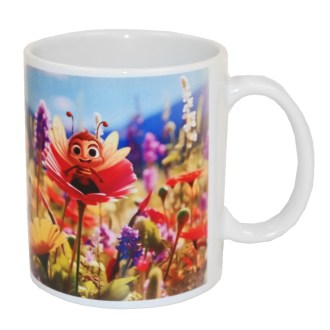 Tasse mit kindlichem Motiv einer Biene in der Blüte