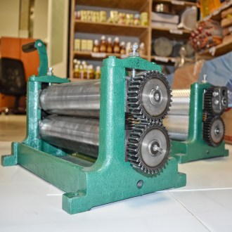 Pressmaschine auf Mittelwände