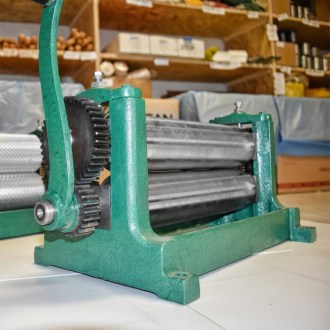 Pressmaschine auf Mittelwände