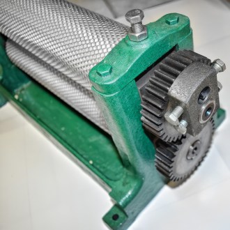 Pressmaschine auf Mittelwände